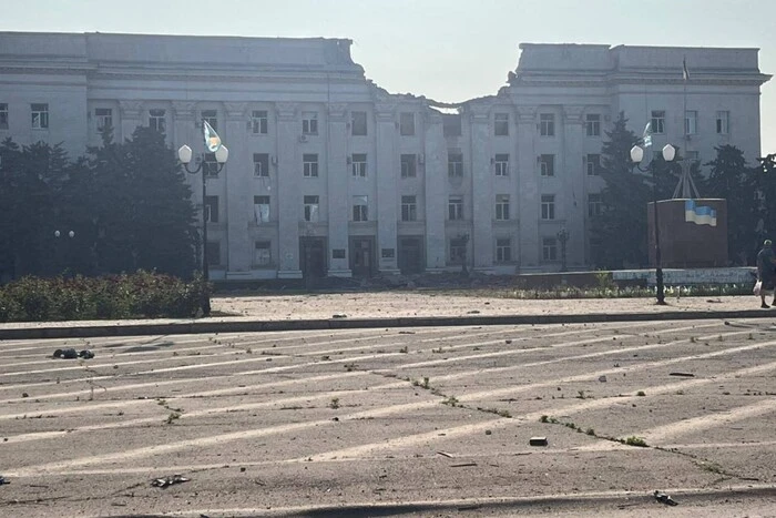 Okupanci zrzucili bombę lotniczą na OVA Chersoń