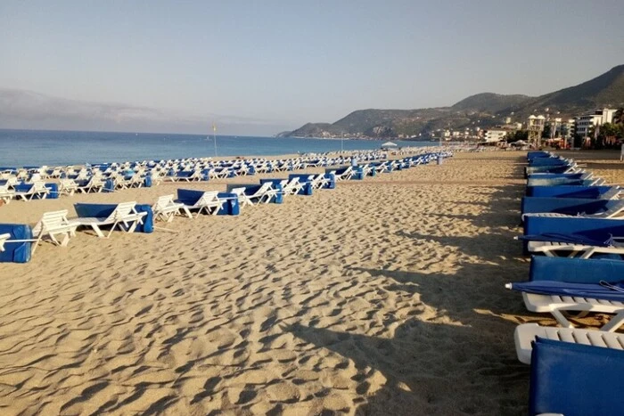 Leere Strände und Hotels: Experten erklären, warum die Ferienorte der Türkei 