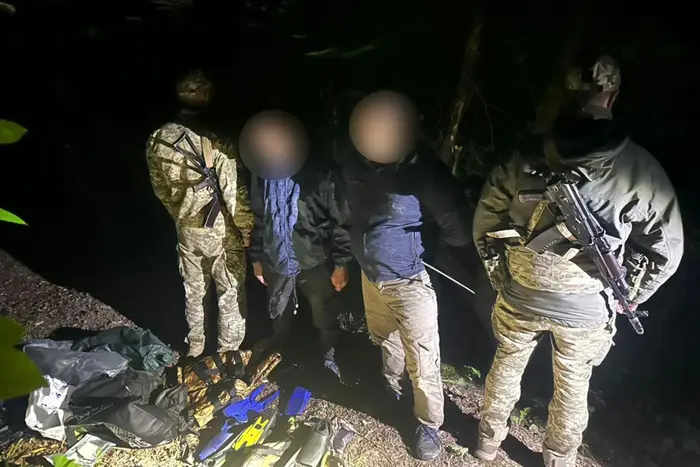 Border guards detained draft evaders attempting to swim across the Dniester in fins