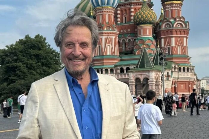 Отец Илона Маска приехал в Москву