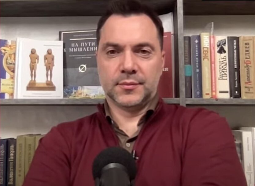 YouTube hat den Kanal von Olexij Arestowytsch und anderen sanktionierten Personen gesperrt