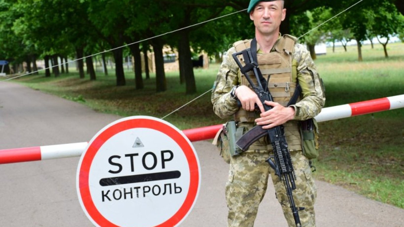 Жінка намагалася вивезти свого чоловіка за рубіж — що вирішив суд