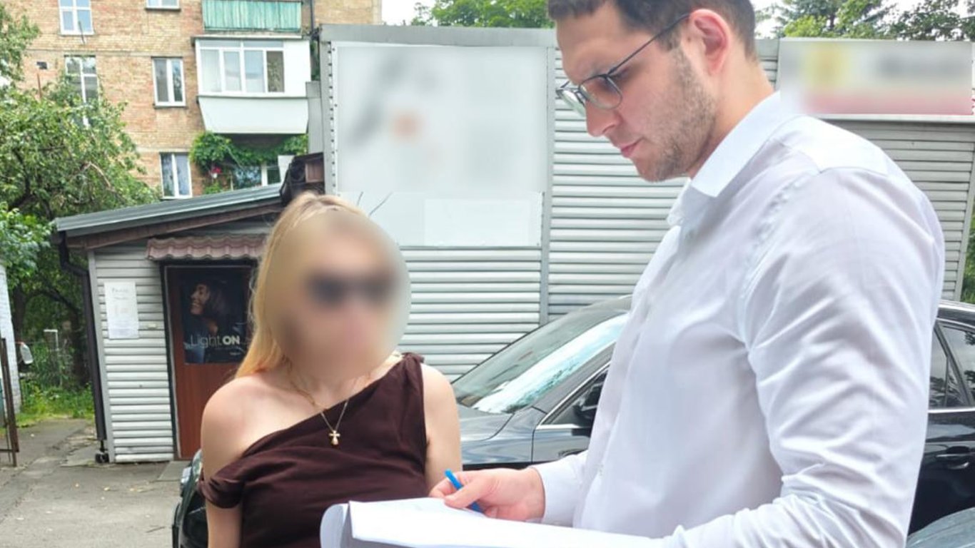 Привласнила мільйон на закупівлях — у Києві затримано посадовицю