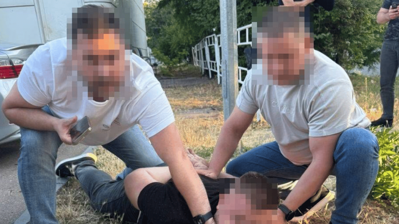 В Одесі поліцейський брав плату за проїзд ночами — скільки
