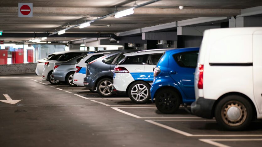 Es gibt keine Parkplätze, die Strafen sind rekordhoch: Popenko erklärte, wie die Fahrer ohne Alternative erstickt werden