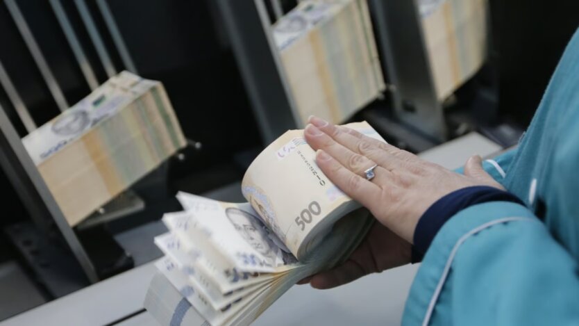 Zarobki urzędników na Ukrainie wzrosły: kto otrzymuje prawie 500 tysięcy hrywien